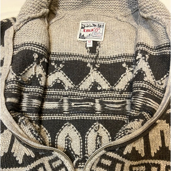 Aritzia TNA Cozy Patterned Full-Zip - Picture 6 of 9